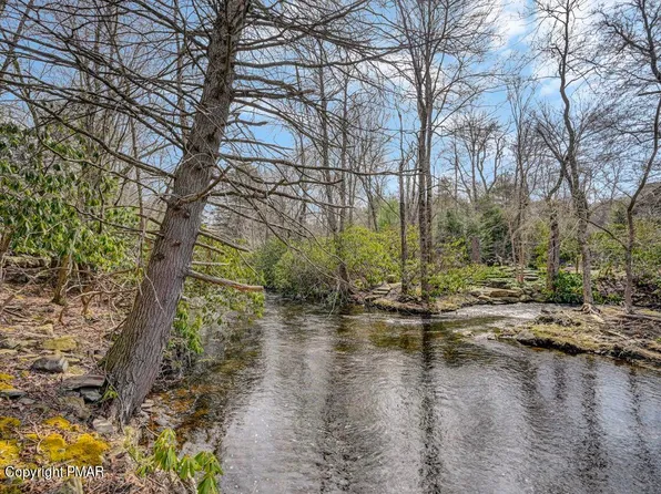 2268 Hillcrest Dr, Pocono Pines, PA 18350
