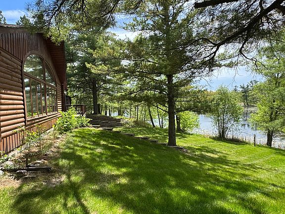3rd image of 1469 Woodland Loop NW