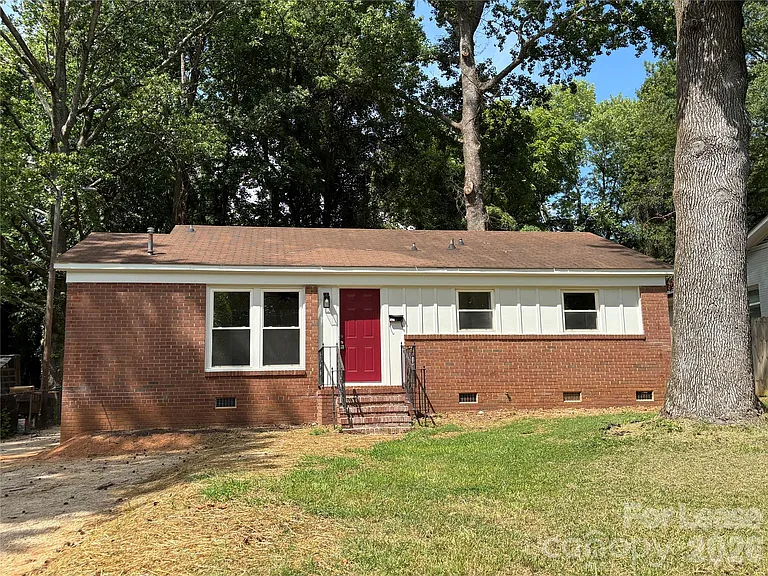 2627 Dora Dr — Photo 2