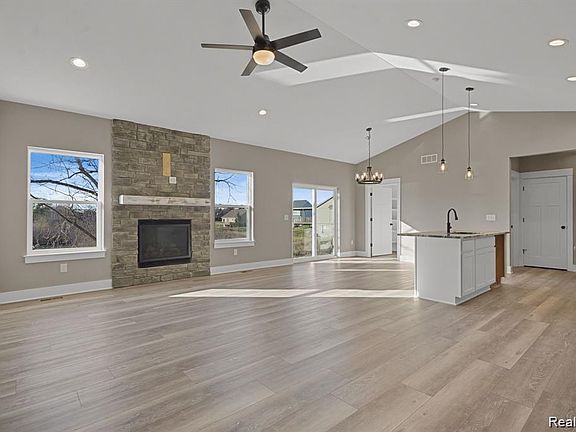 4th image of 8504 Forest Glen Dr