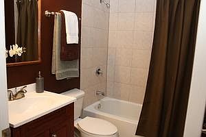 5th image of 1501 N Artesian Ave APT 1