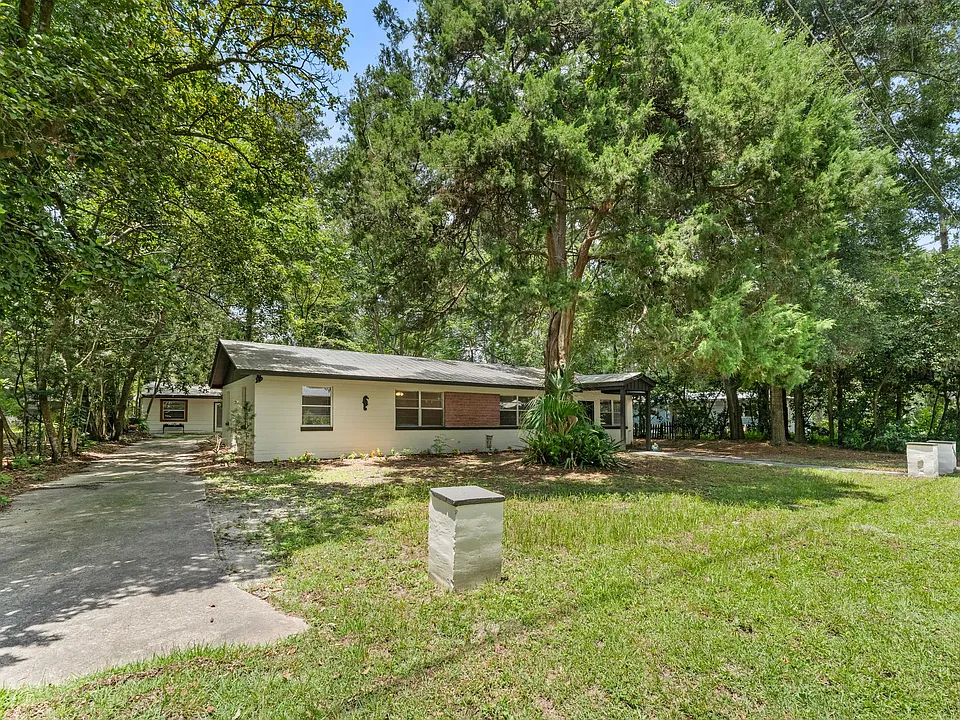 4156 NW 10th St
