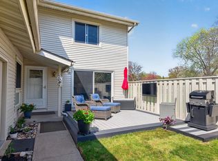 1044 Carmel Ct, Shoreview, MN 55126