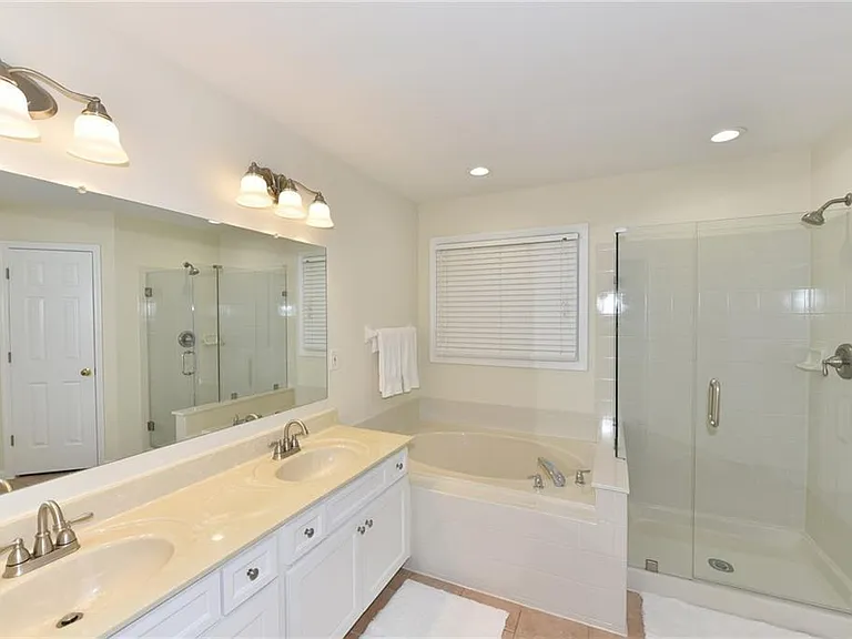 2515 Spring Grove Ct — Photo 24