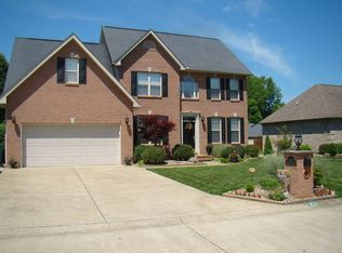 711 Plantation Dr, Hurricane, WV 25526