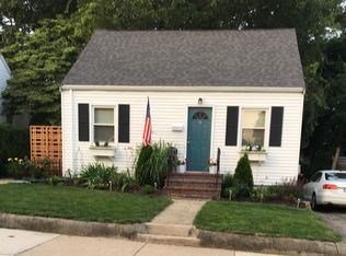 10 Lewiston St, Hyde Park, MA 02136