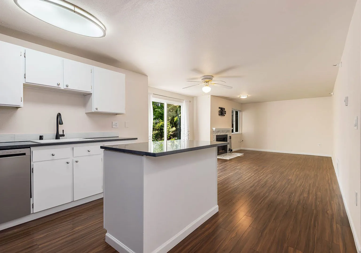 Updated 2 Bedroom Condo in Arrington Place Near Downtown Issaquah — Photo 2