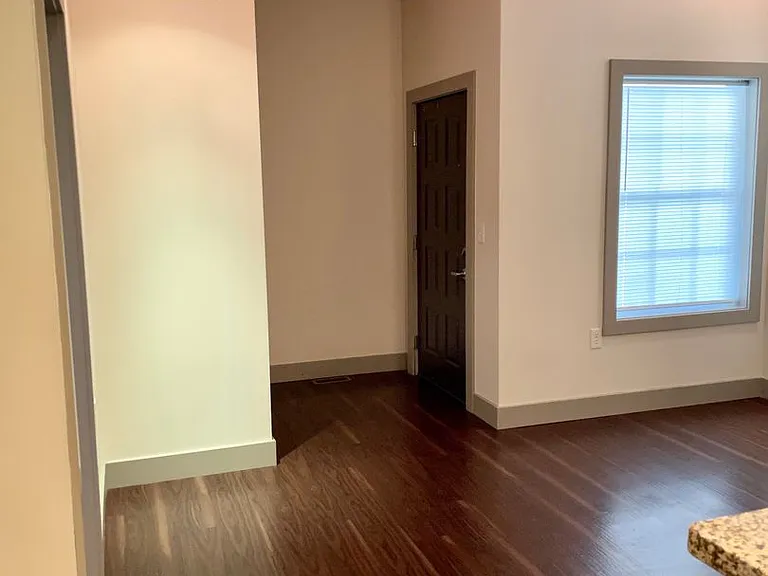 631 N College Ave — Photo 12