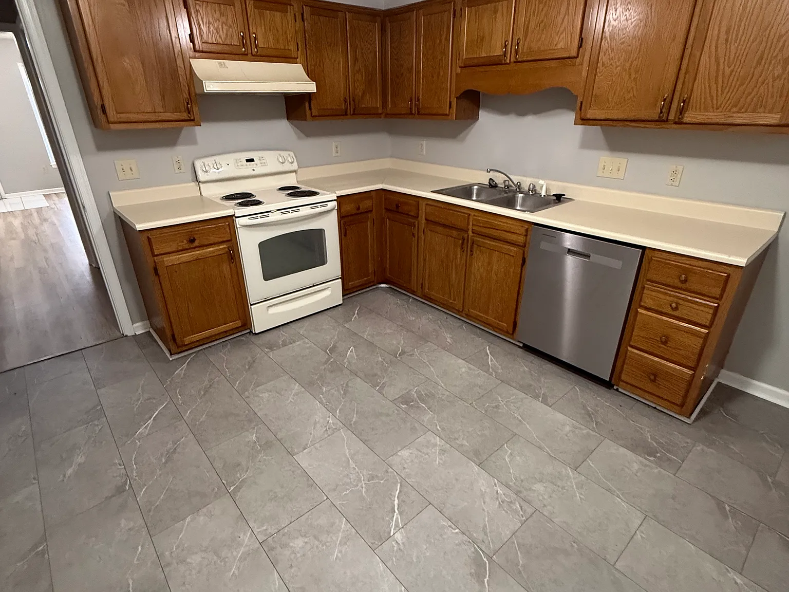2 bed, 936 sqft, $1,200 — Photo 3