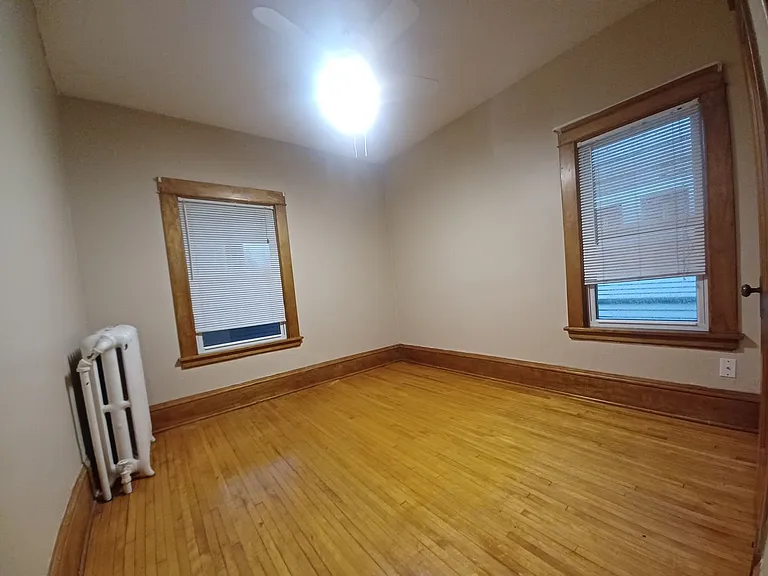 1180 Charles Ave — Photo 6