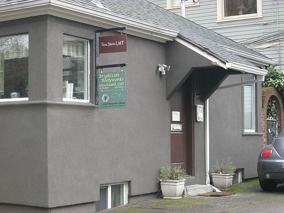 4th image of 1603 NE 16th Ave #Kink1603c