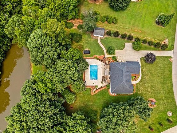 5th image of 276 Falcon Crest Ln