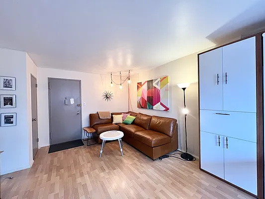 Rented by Brown Harris Stevens | media 12