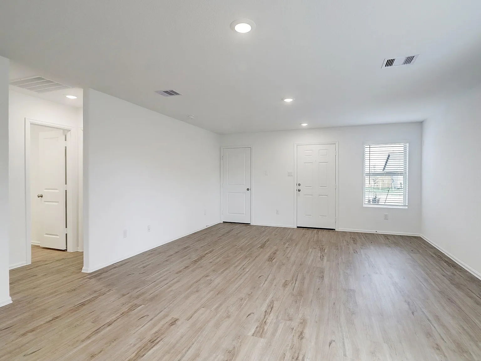 3 bed, 2.0 bath, 1311 sqft, $1,950 — Photo 4