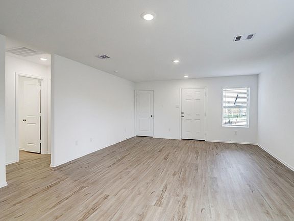 4th image of 4134 Zavala Mill St