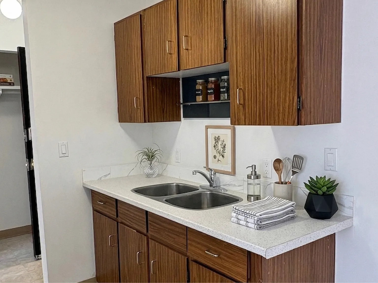 Tsushuma Apartments - 12108 82 St NW — Photo 3