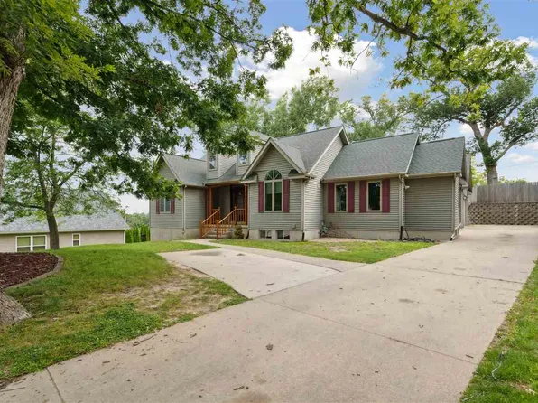 1400 34th St SE, Cedar Rapids, IA 52403