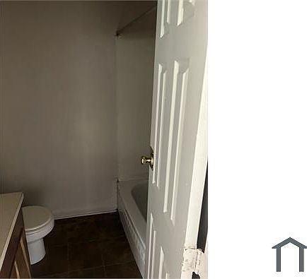 2nd image of 3116 Waverly St
