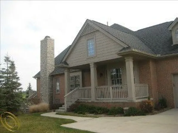 23710 Spy Glass Hl N #1, South Lyon, MI 48178