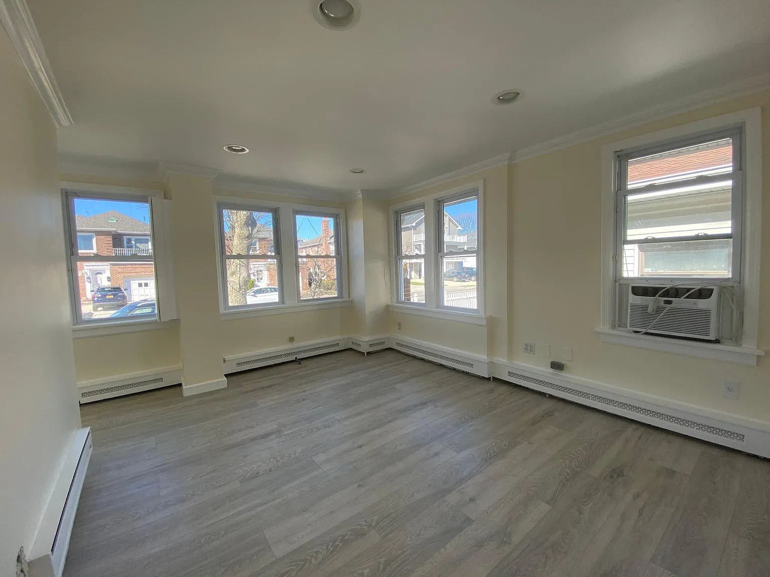 2 bed, 1068 sqft, $3,700 — Photo 2