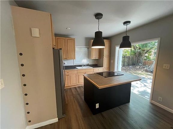 5th image of 2208 SW 18th Ave