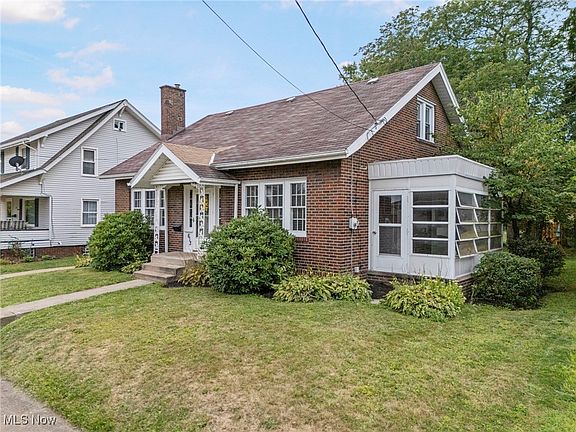 2nd image of 613 Edwards St