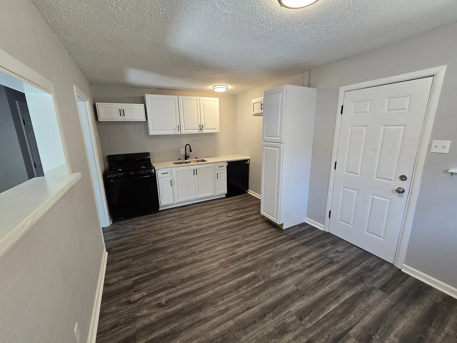 Coming Soon: Charming 3-Bedroom 1-Bathroom Home — Photo 2
