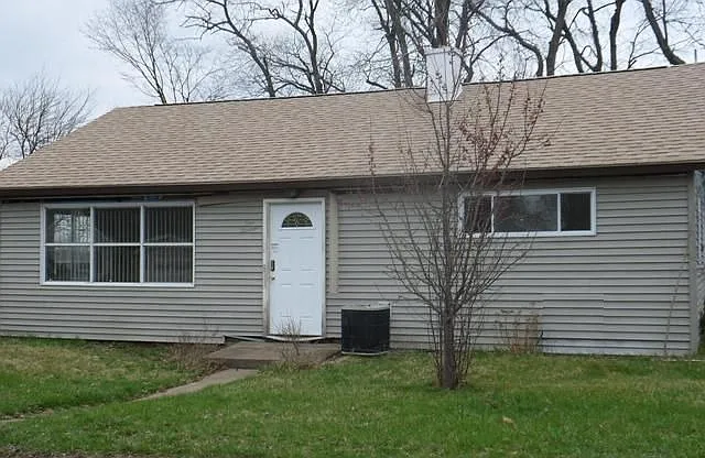 513 Roberts St photo 1