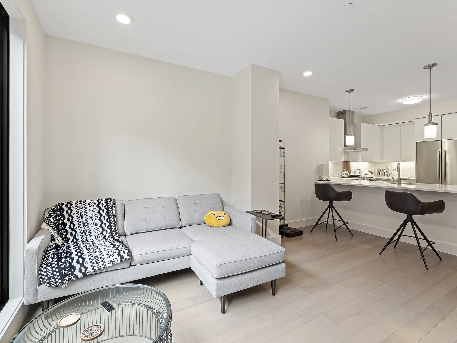 1 bed, 778 sqft, $3,600 — Photo 4