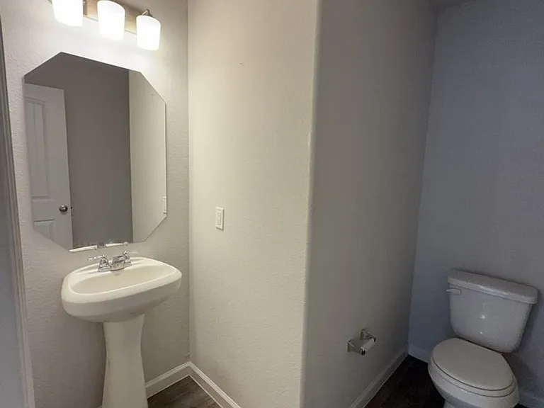 501 Hines Ave — Photo 14