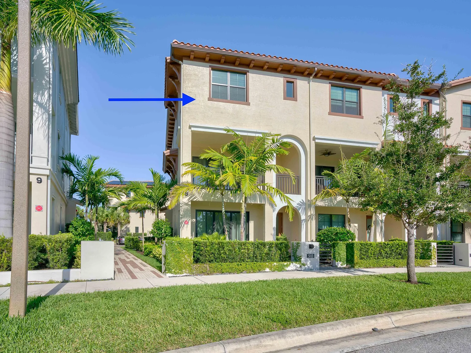 3 bed, 3.5 bath, 2252 sqft, $5,300 — Photo 1
