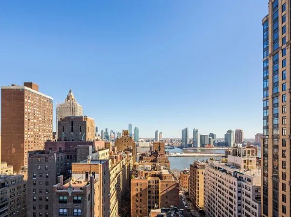 351 East 51st Street image 4 of 8