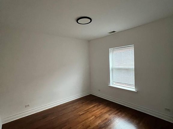3rd image of 4816 N Avers Ave