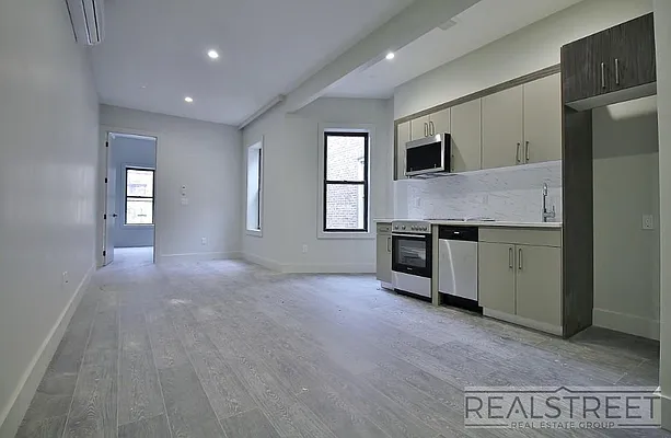 Rented by Real Street Inc | media 4