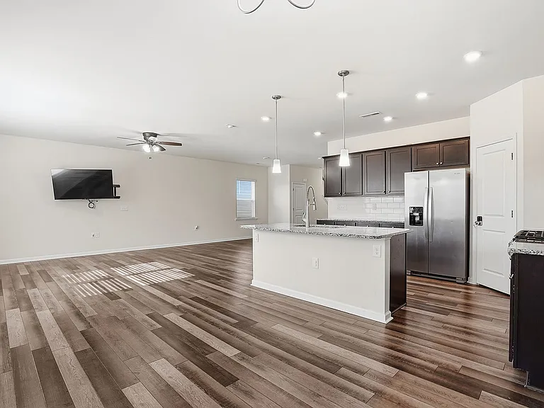 2116 Water Marsh Trl — Photo 4