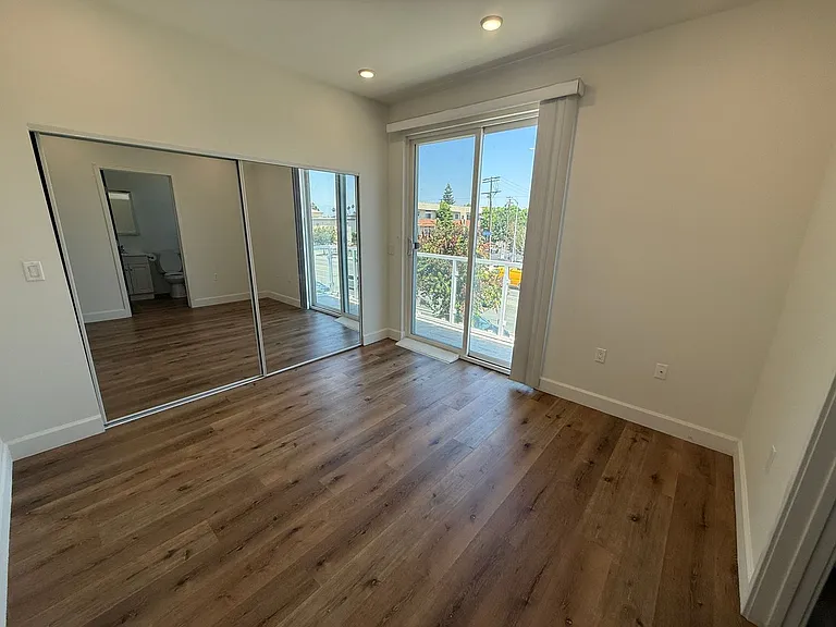 14550 Burbank Blvd #103 — Photo 12