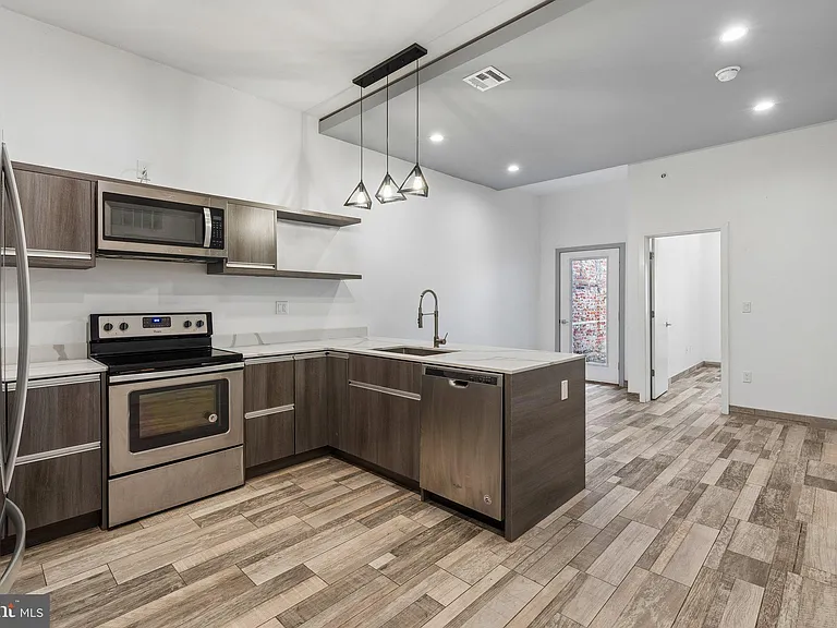 2028 E Fletcher St #1 — Photo 4