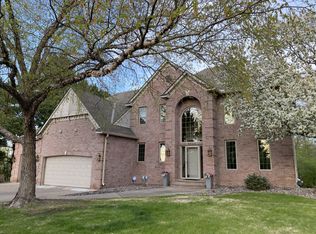 5754 Pond Dr, Shoreview, MN 55126