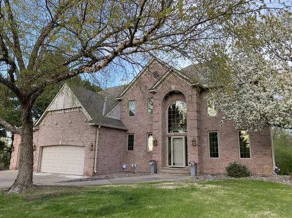 5754 Pond Dr, Shoreview, MN 55126