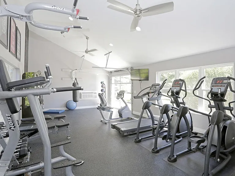 Skyridge Club Apartments — Photo 11