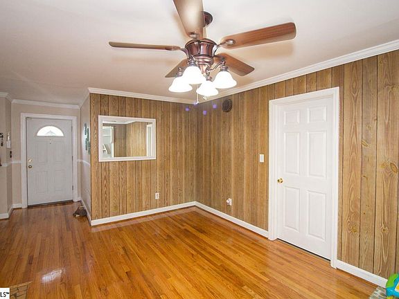 4th image of 405 Fairmont Dr