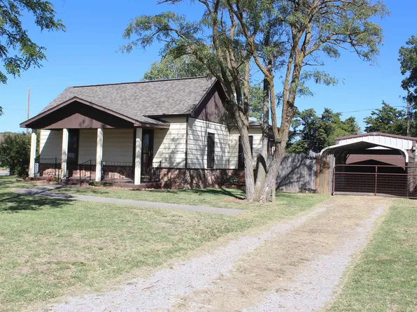 217 W 5th St, Vici, OK 73859