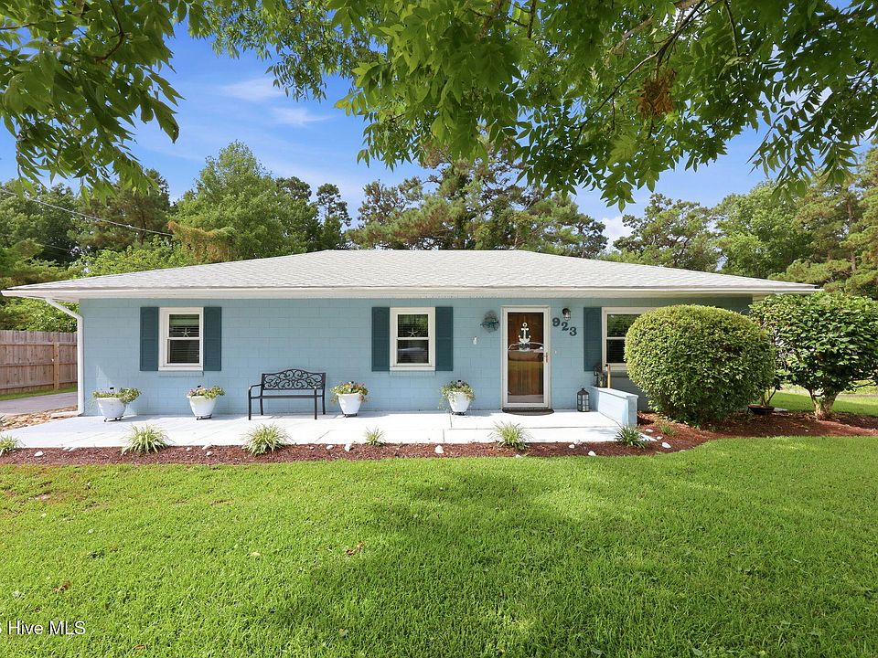 1st image of 923 N Yaupon Terrace