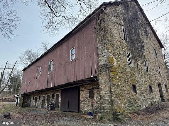 2nd image of 142 Township Rd