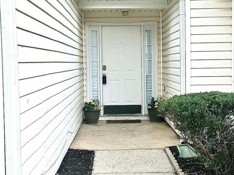1630 Isleworth Cir — Photo 2