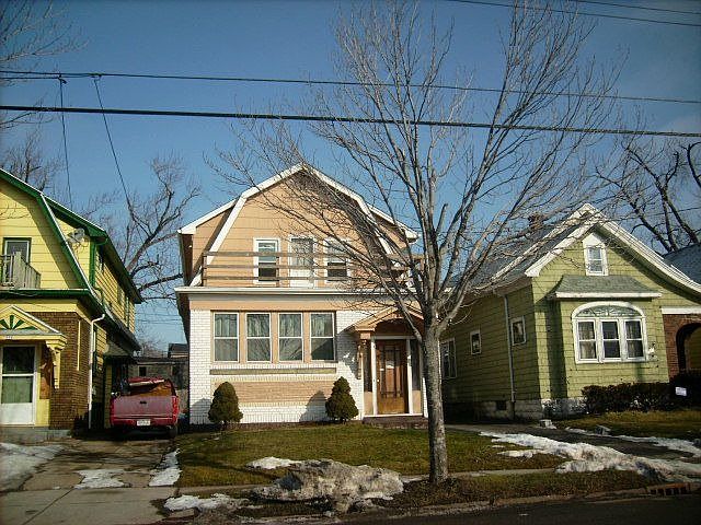 1st image of 578 Winspear Ave