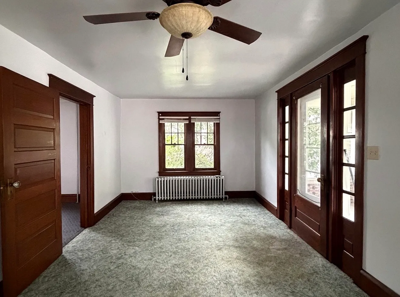 3 bed, 1050 sqft, $1,995 — Photo 2