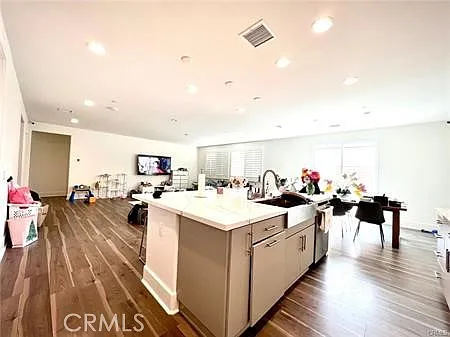 4 bed, 2615 sqft, $3,500 — Photo 4