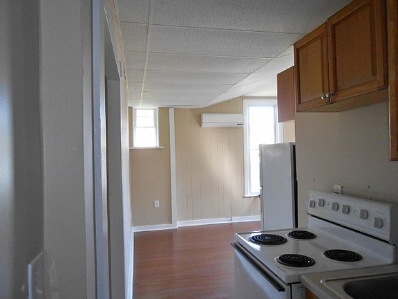 3rd image of 36 S Mulberry St #2