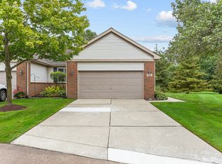 424 Ravencrest Ln #52, Westland, MI